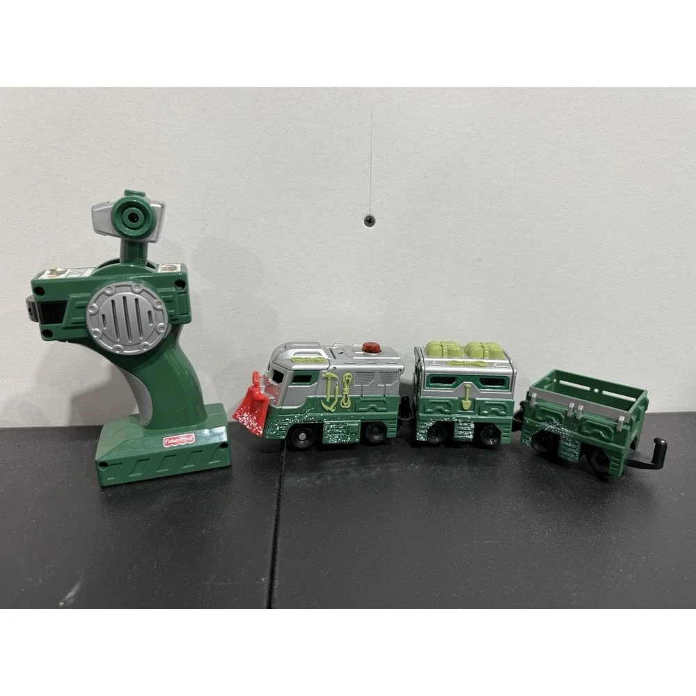 GeoTrax Green Alpine Will Christmas Engine Remote Control Train Snow Plow Set
